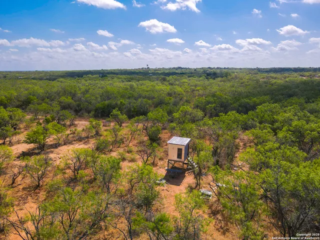 $480,000 | 608 Country Breeze, Floresville, TX 78114