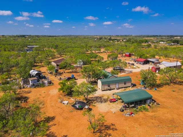 $480,000 | 608 Country Breeze, Floresville, TX 78114