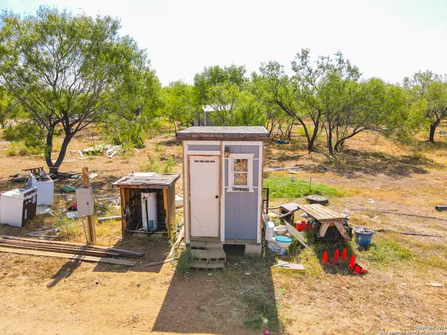 $480,000 | 608 Country Breeze, Floresville, TX 78114