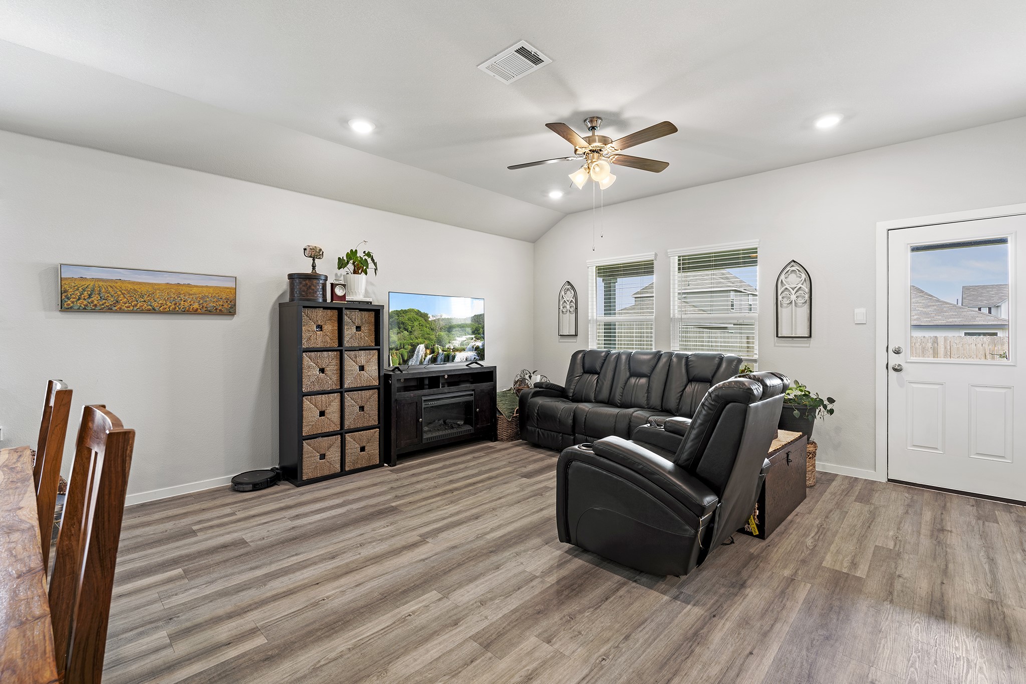 405 Perry Place Rockdale, TX 76567 - Photo 7 of 19 Staged