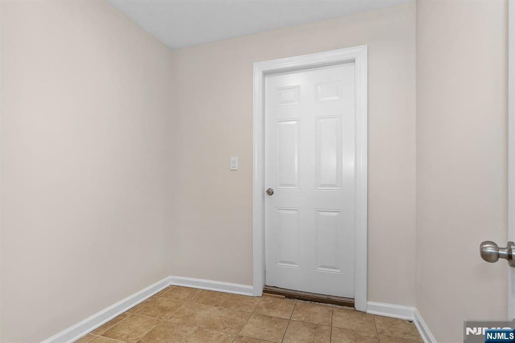 129 Main Street, Unit 3 Bloomingdale, NJ 07403 - Photo 12 of 21