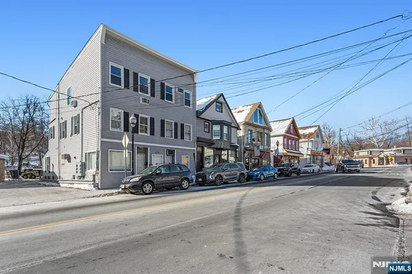 $2,200 | 129 Main Street, Unit 3, Bloomingdale, NJ 07403