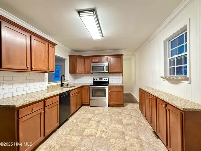 $1,400 | 407 Seminole Trail, Jacksonville, NC 28540