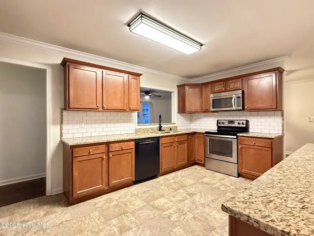 $1,400 | 407 Seminole Trail, Jacksonville, NC 28540