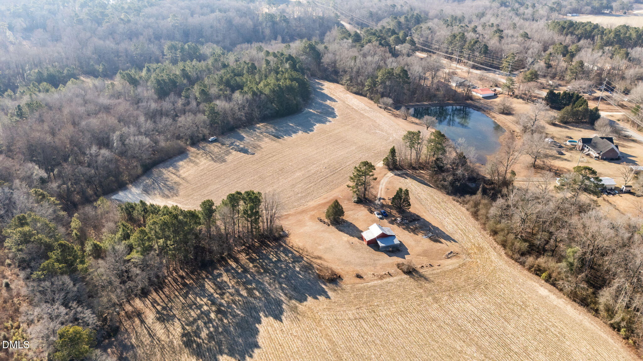 a view of a yard in front of the house