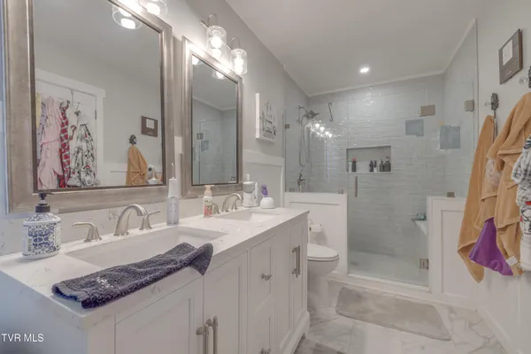 $527,997 | 460 Oak Hill Street Northeast, Abingdon, VA 24210