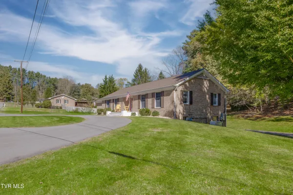 $527,997 | 460 Oak Hill Street Northeast, Abingdon, VA 24210