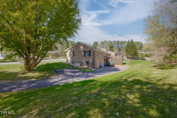 $527,997 | 460 Oak Hill Street Northeast, Abingdon, VA 24210
