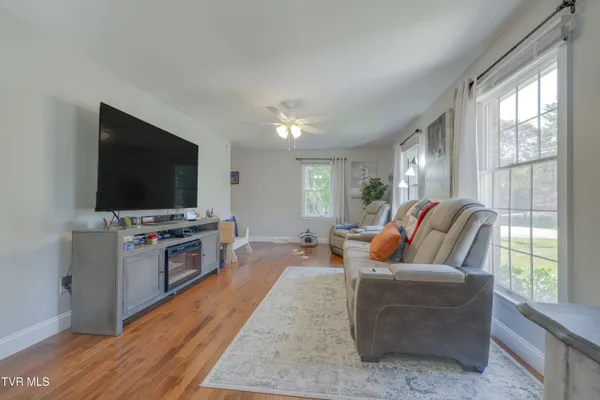 $527,997 | 460 Oak Hill Street Northeast, Abingdon, VA 24210