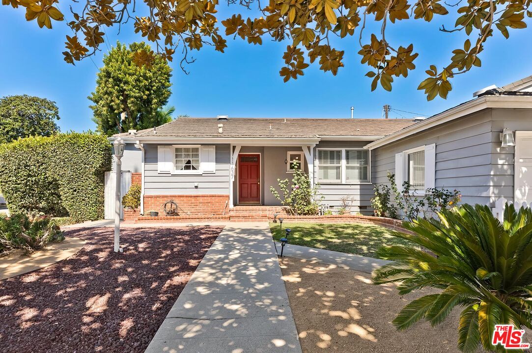 11637 Charnock Road Los Angeles, CA 90066 - Photo 8 of 28 Gallery Image 8