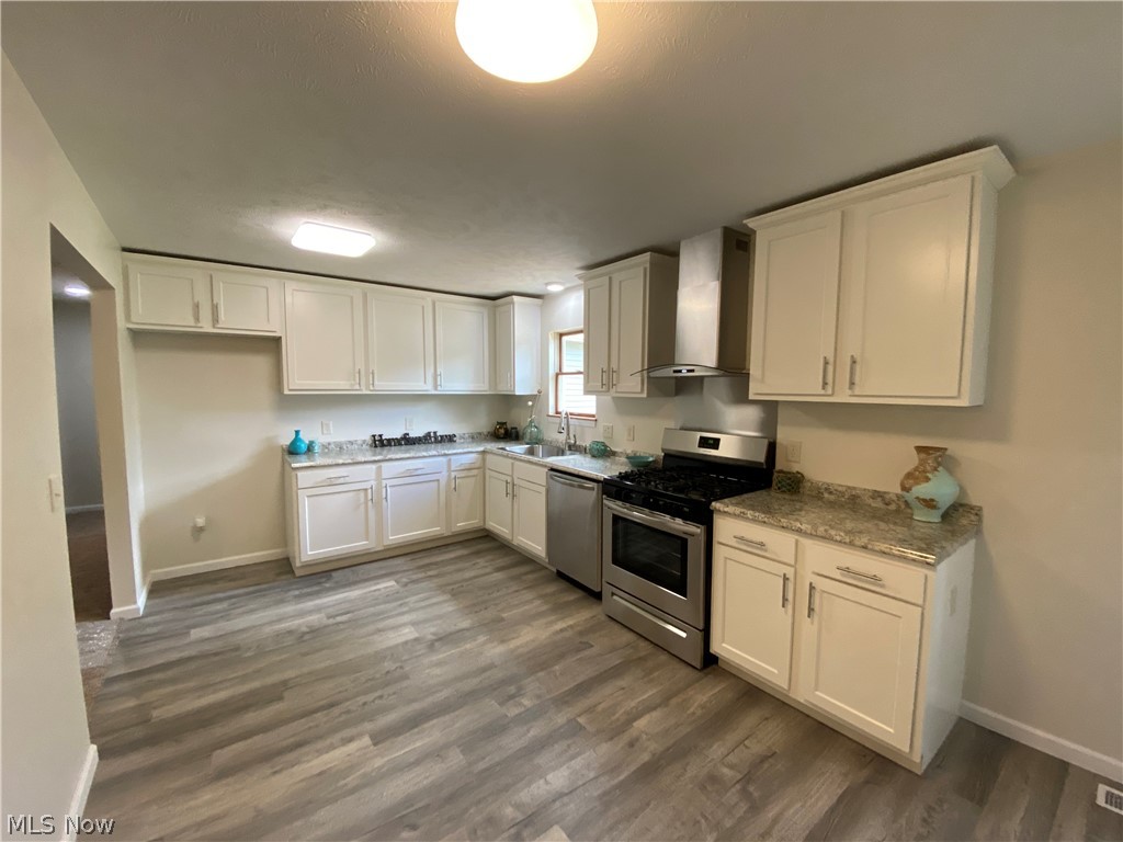 5901 Mt Everett Road Hubbard, OH 44425 - Photo 2 of 20 Brand new kitchen with stainless steel appliances