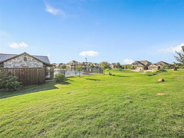 a view of a houses with yard and lake view
