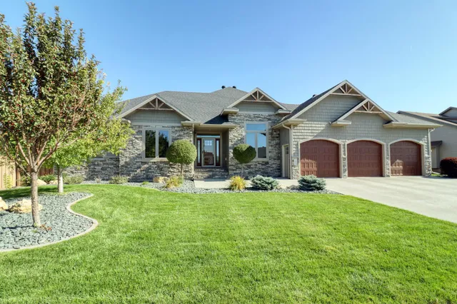 $899,900 | 2607 McLeod Drive East, West Fargo, ND 58078