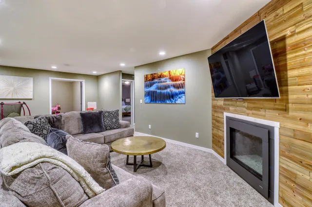 $899,900 | 2607 McLeod Drive East, West Fargo, ND 58078