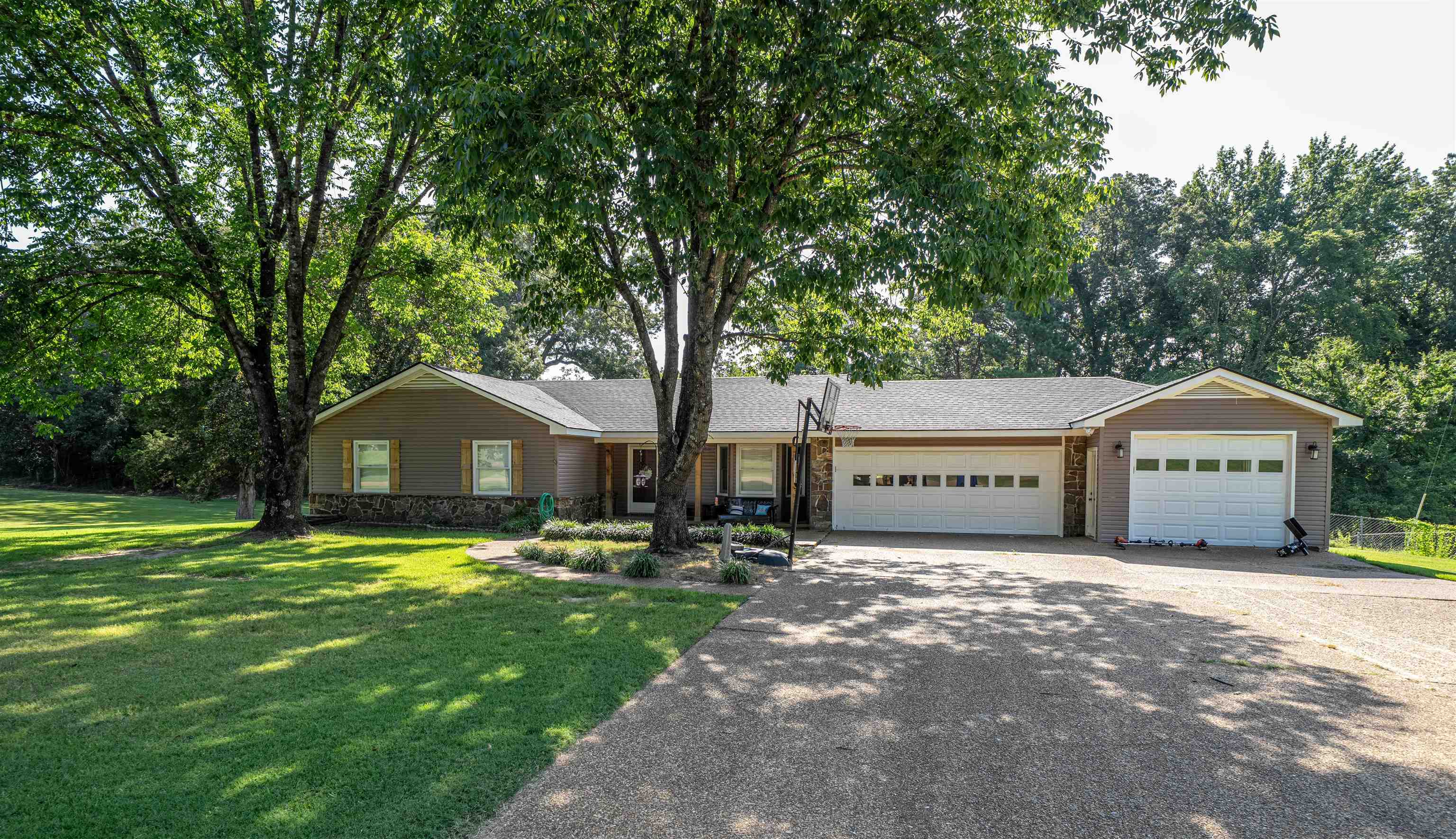 285 Woodbridge Road Somerville, TN 38068 - Photo 22 of 24 a front view of a house with a garden and trees