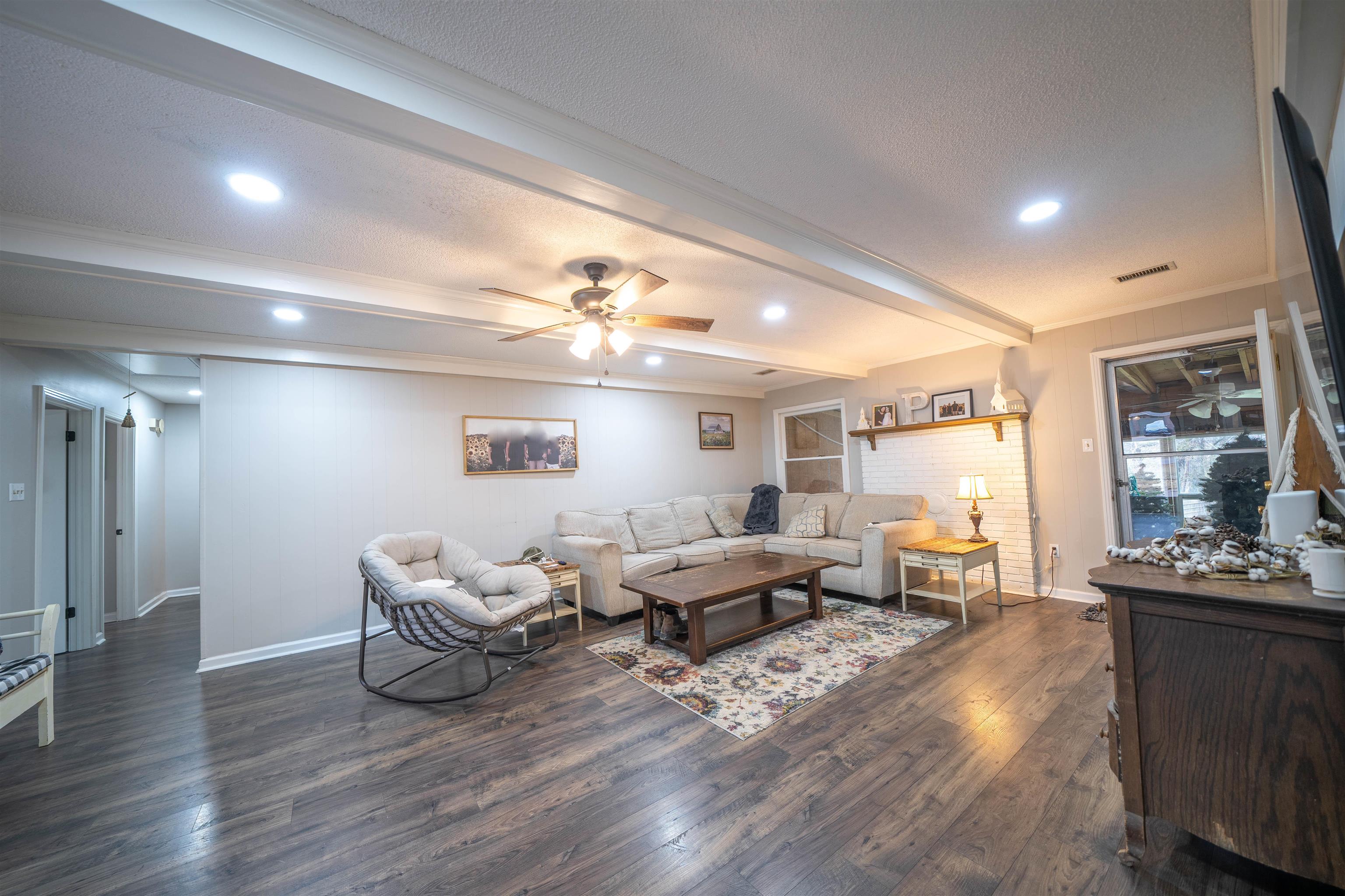 285 Woodbridge Road Somerville, TN 38068 - Photo 9 of 24 a living room with furniture