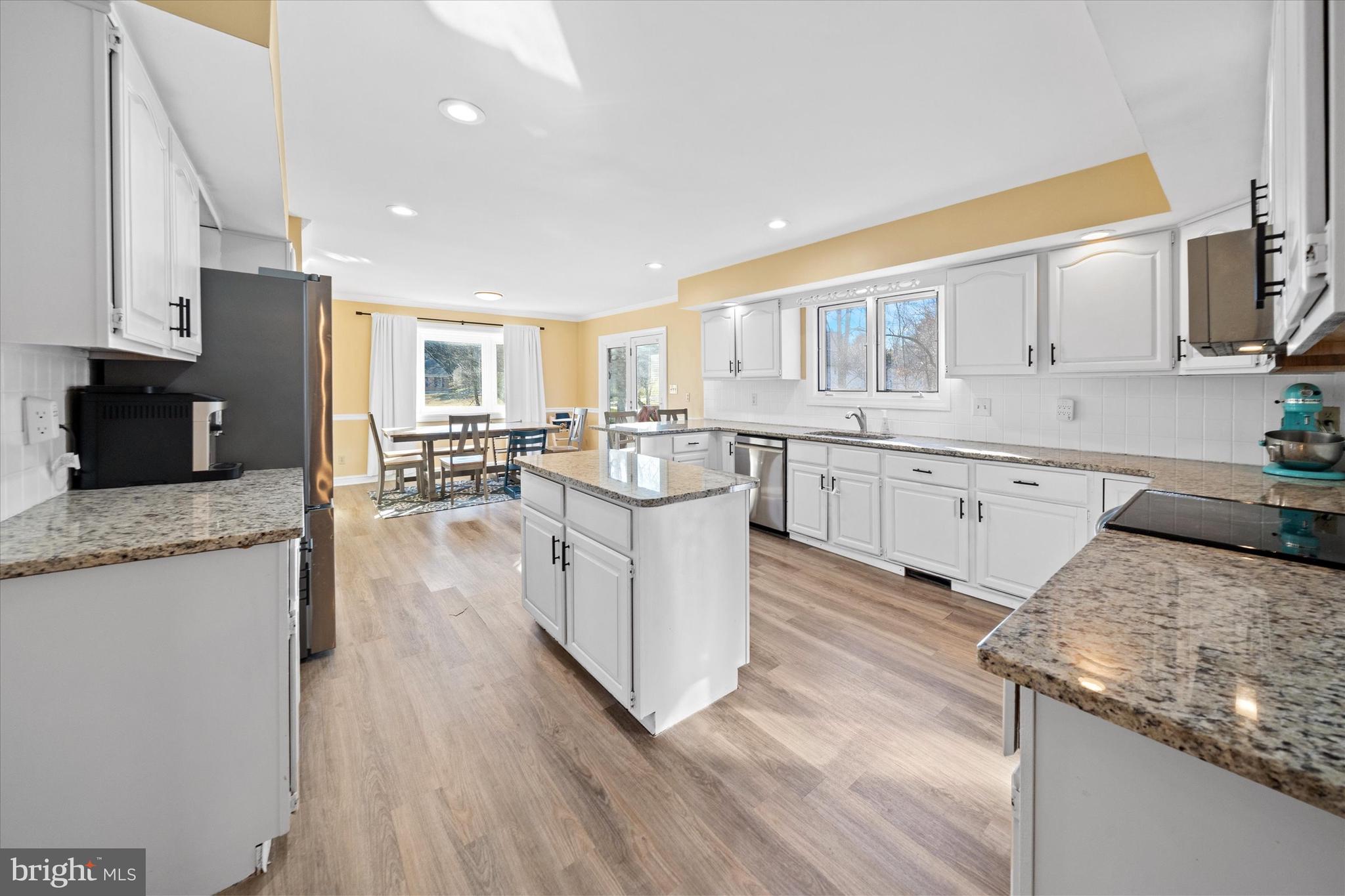 29 Hillstream Road Newark, DE 19711 - Photo 25 of 79 Large Kitchen from hall/dining room view