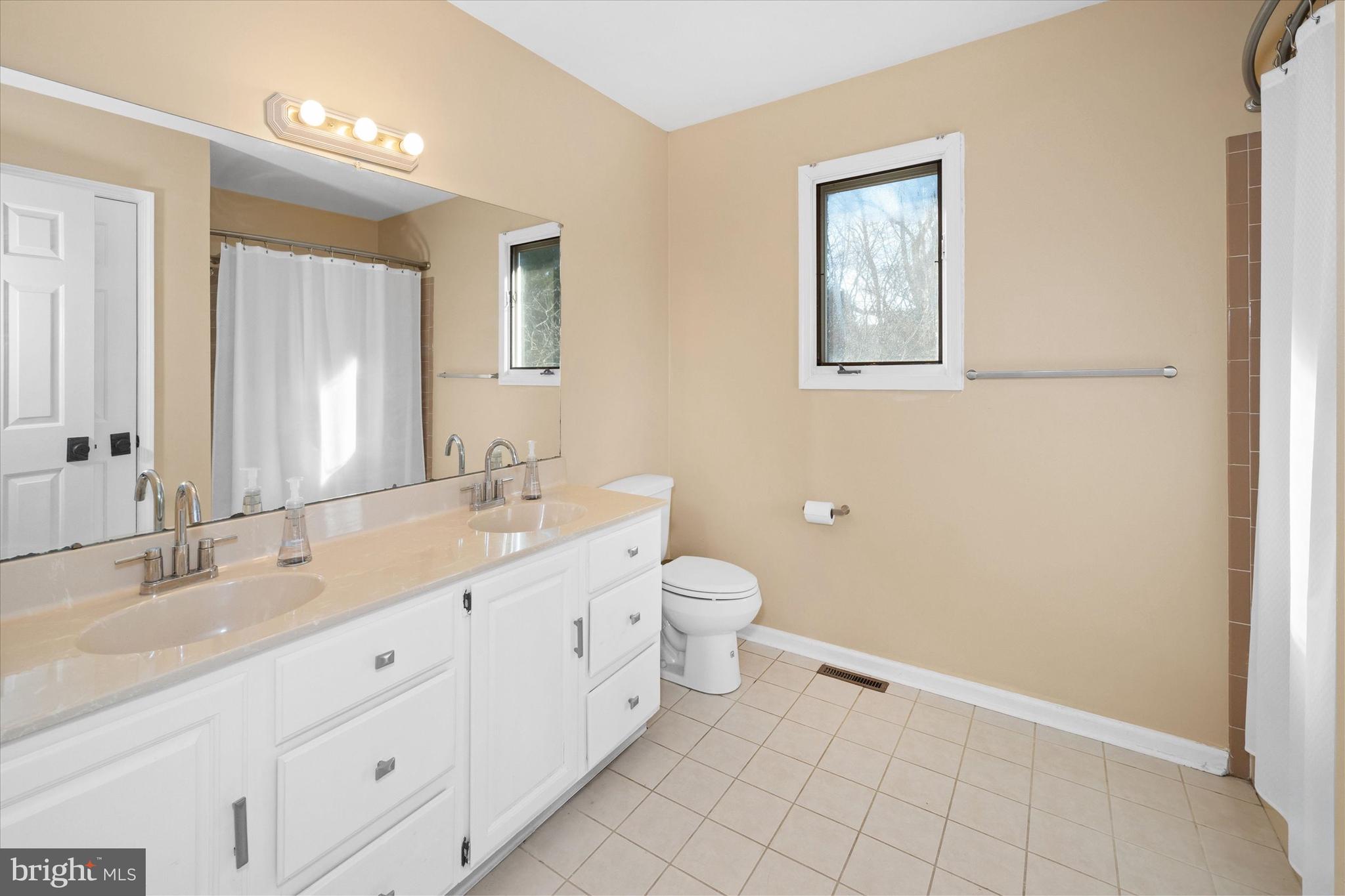 29 Hillstream Road Newark, DE 19711 - Photo 42 of 79 2nd Flr Full Bathroom