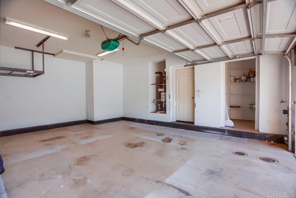 6094 Citracado Circle Carlsbad, CA 92009 - Photo 39 of 47 an empty room with windows