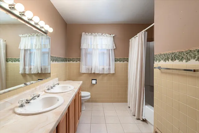 $375,000 | 427 East Oak Street, Viroqua, WI 54665