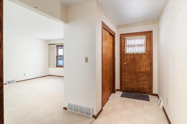 $375,000 | 427 East Oak Street, Viroqua, WI 54665