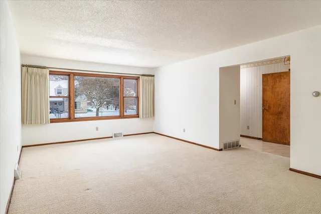 $375,000 | 427 East Oak Street, Viroqua, WI 54665