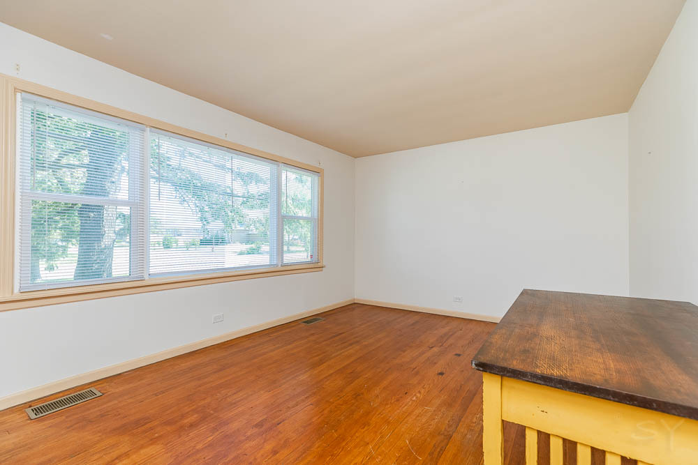 5701 West 81st Street Burbank, IL 60459 - Photo 3 of 12