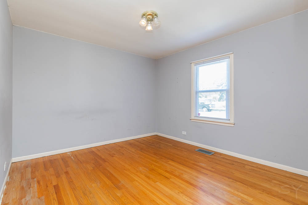 5701 West 81st Street Burbank, IL 60459 - Photo 6 of 12