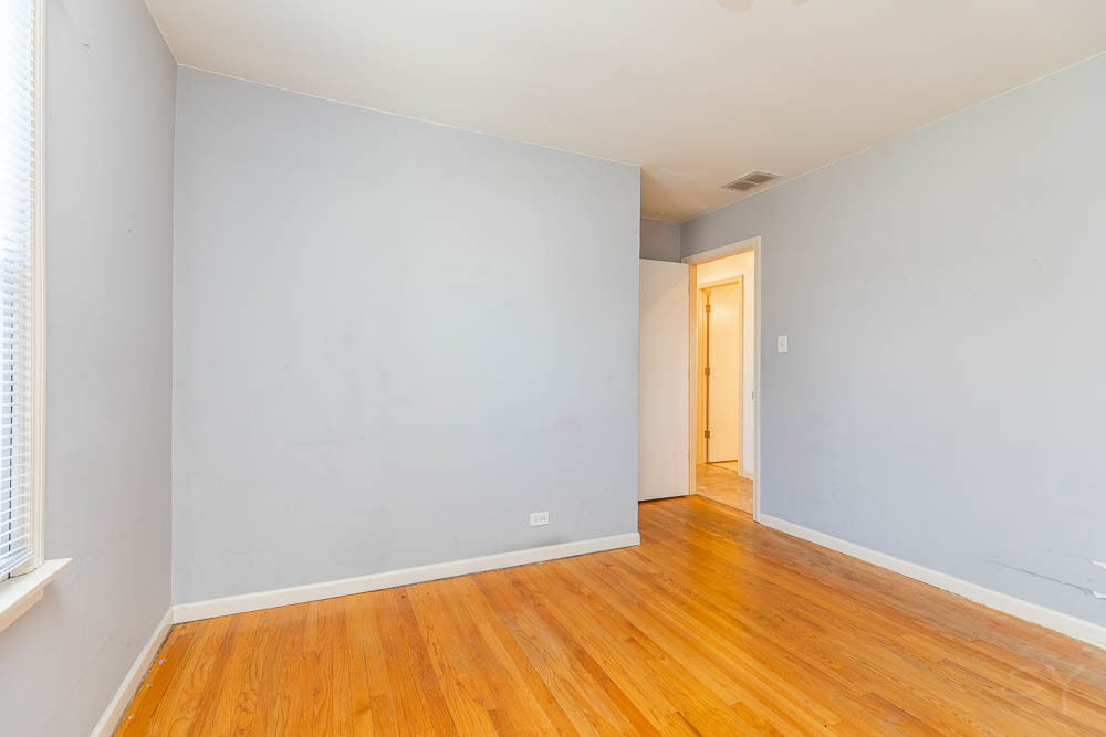5701 West 81st Street Burbank, IL 60459 - Photo 7 of 12