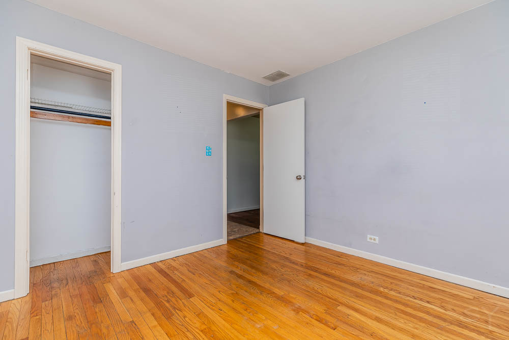 5701 West 81st Street Burbank, IL 60459 - Photo 8 of 12