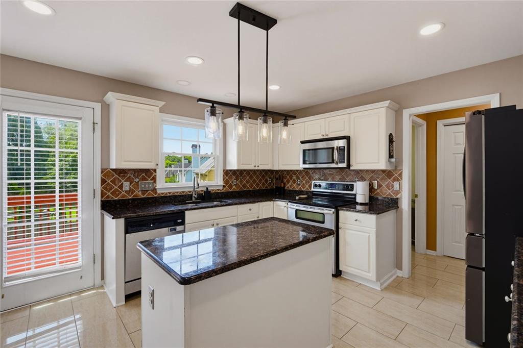581 Hunters Trace Dallas, GA 30157 - Photo 11 of 42