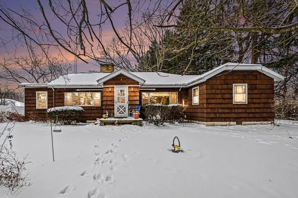 $275,000 | 3633 Lakeshore Drive, St. Joseph, MI 49085