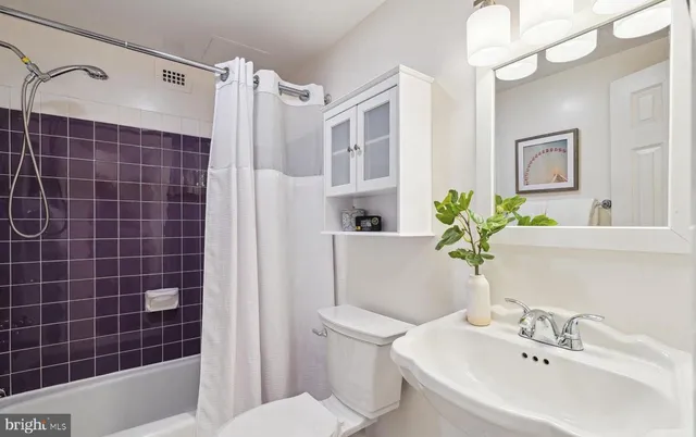 $2,950 | 3245 Rio Drive, Unit 915, Falls Church, VA 22041