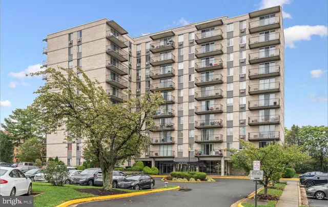 $2,950 | 3245 Rio Drive, Unit 915, Falls Church, VA 22041