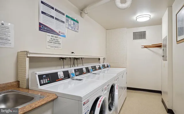 $2,950 | 3245 Rio Drive, Unit 915, Falls Church, VA 22041