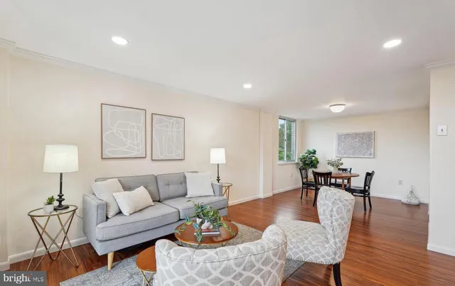 $2,950 | 3245 Rio Drive, Unit 915, Falls Church, VA 22041