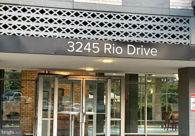 $2,950 | 3245 Rio Drive, Unit 915, Falls Church, VA 22041