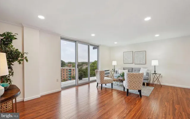 $2,950 | 3245 Rio Drive, Unit 915, Falls Church, VA 22041