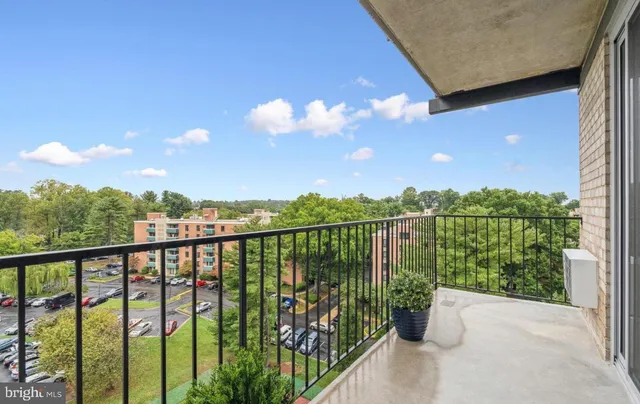 $2,950 | 3245 Rio Drive, Unit 915, Falls Church, VA 22041