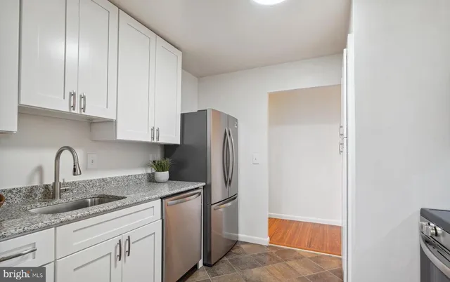 $2,950 | 3245 Rio Drive, Unit 915, Falls Church, VA 22041