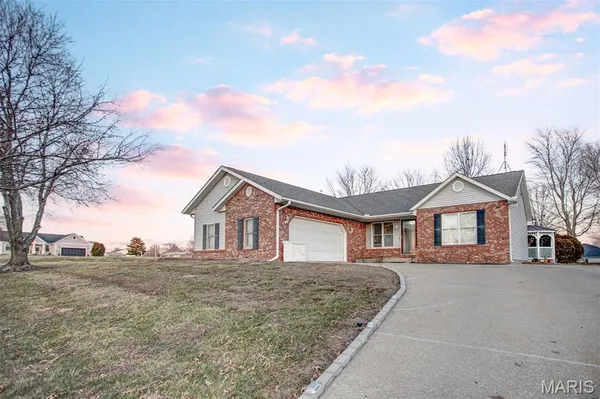 $269,000 | 297 Maple Summit Road, Jerseyville, IL 62052