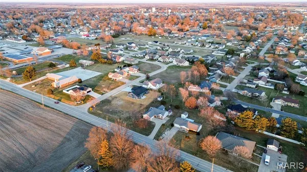 $269,000 | 297 Maple Summit Road, Jerseyville, IL 62052
