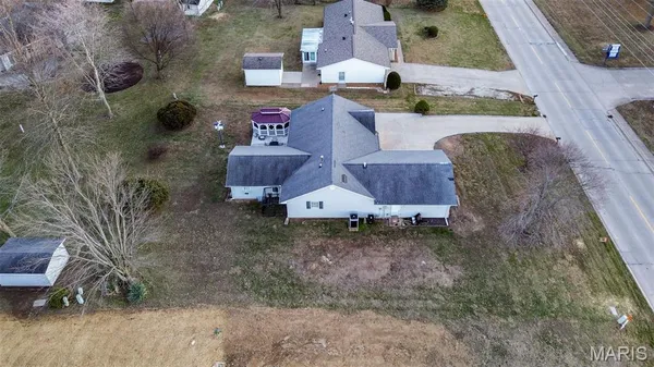 $269,000 | 297 Maple Summit Road, Jerseyville, IL 62052