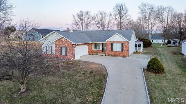 $279,900 | 297 Maple Summit Road, Jerseyville, IL 62052