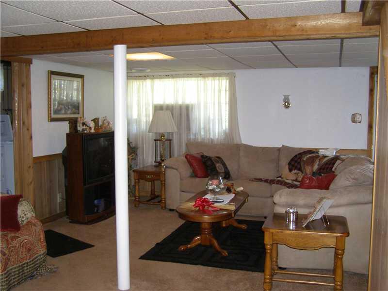 6922 Wall Road Monongahela, PA 15063 - Photo 12 of 14 Family Room.