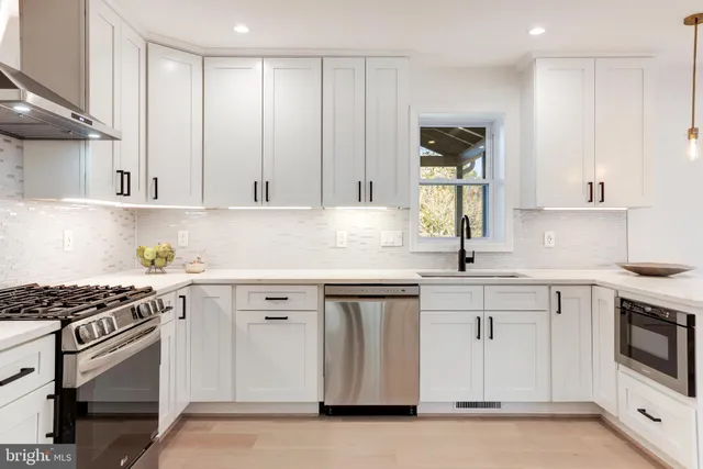 $1,145,000 | 5524 5th Street South, Arlington, VA 22204