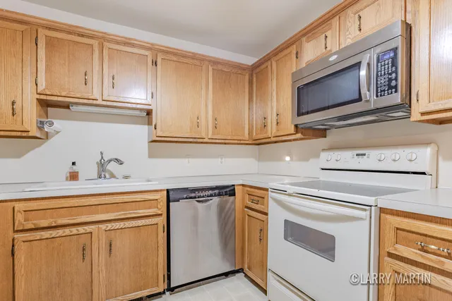 $250,000 | 2098 Cranbrook Drive Northeast, Grand Rapids, MI 49505