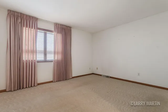 $250,000 | 2098 Cranbrook Drive Northeast, Grand Rapids, MI 49505