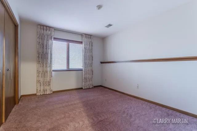 $250,000 | 2098 Cranbrook Drive Northeast, Grand Rapids, MI 49505