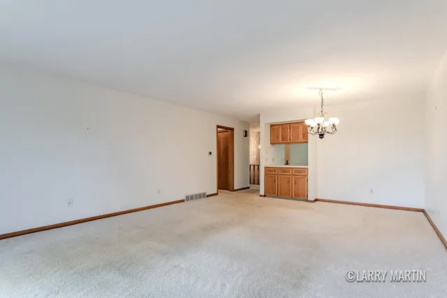 $250,000 | 2098 Cranbrook Drive Northeast, Grand Rapids, MI 49505